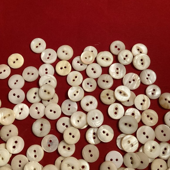 Motherpearl sewing buttons lot 2 holes more or less 1/2 inch - Picture 3 of 9